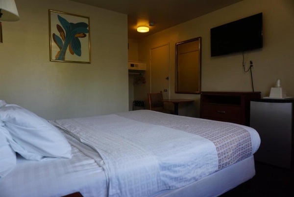 Americas Best Value Inn Thousand Oaks image 11